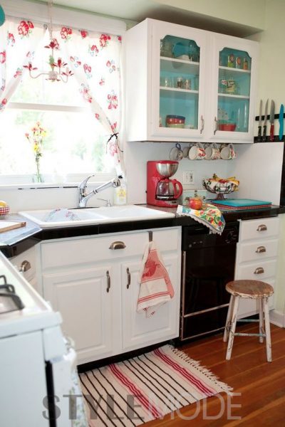 charming-white-vintage-kitchen-design-400x600.jpg