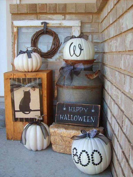 74 Best DIY Outdoor Halloween Decorations For 2024 Decor Home Ideas   Front Porch Halloween Decorations 450x600 