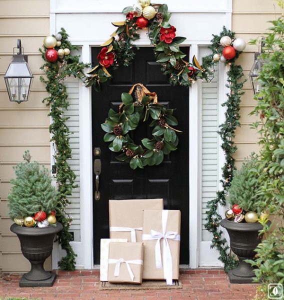 55 Best Front Porch Christmas Decorations for 2023 | Decor Home Ideas