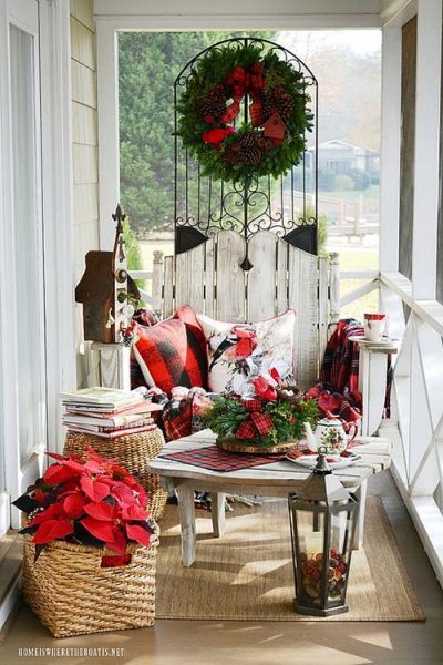 55 Best Front Porch Christmas Decorations for 2023 | Decor Home Ideas