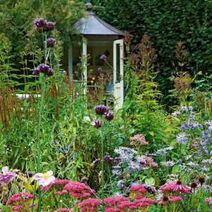 15 Vibrant Cottage Garden Layouts To Enchant You