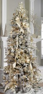 20+ Amazing Christmas Decorations In Silver And Gold