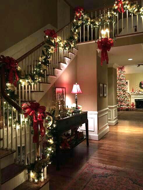 20 Amazing Christmas Staircases Decorated Beyond Imagination