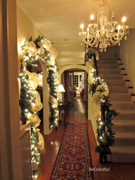 20 Amazing Christmas Staircases Decorated Beyond Imagination