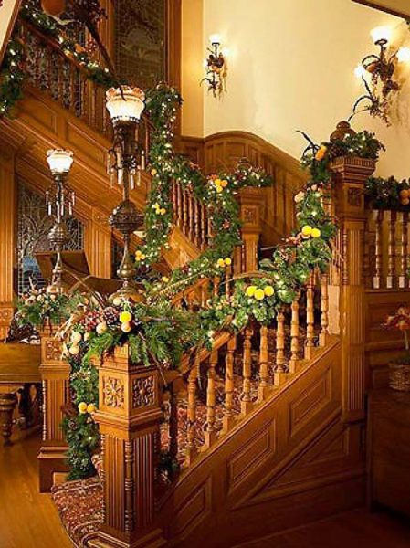 20 Amazing Christmas Staircases Decorated Beyond Imagination