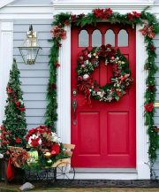 19 Classic Red Christmas Decorations That Are Timeless