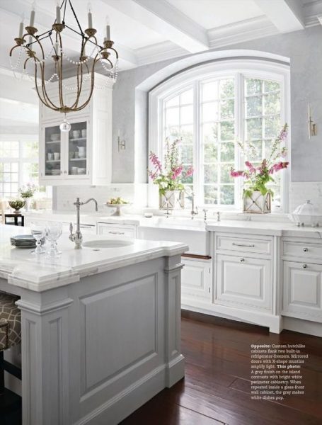 32 Best Antique White Kitchen Cabinets For 2024 Decor Home Ideas   Antique White With Gray Color Kitchen Combo 455x600 