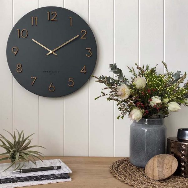 5 Ways To Use Wall Clocks To Enhance Your Home Décor