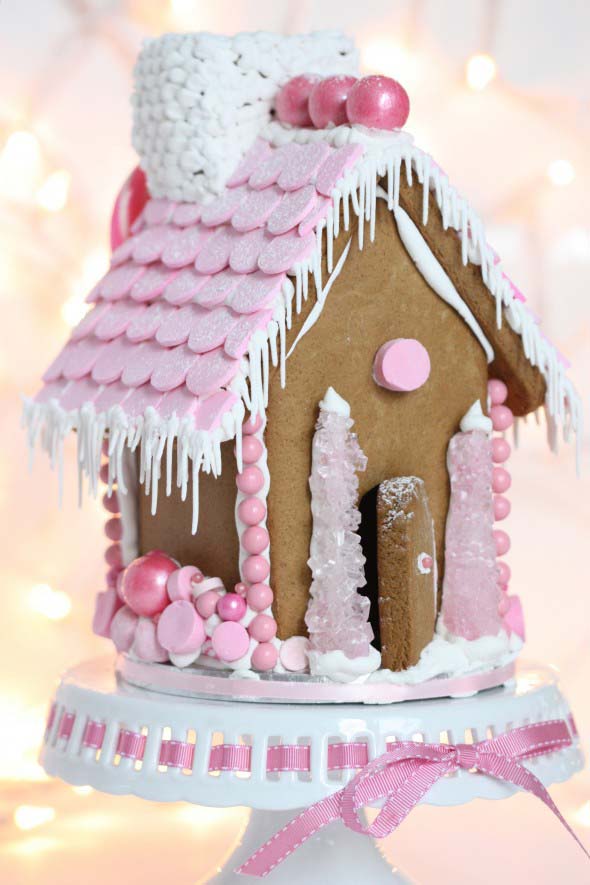 Pink Gingerbread House #Christmas #gingerbread #house #decorhomeideas