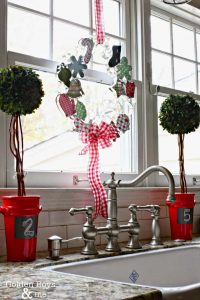 100 Best Kitchen Christmas Decorations for 2023 | Decor Home Ideas