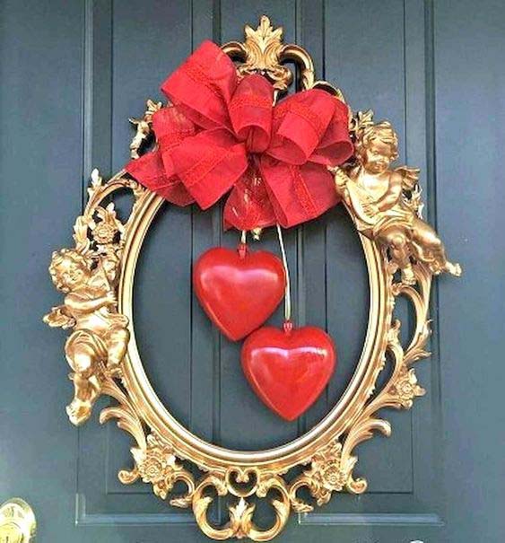 DIY Valentine Wreath With 2 Hearts #valentine #diy #wreaths #decorhomeideas