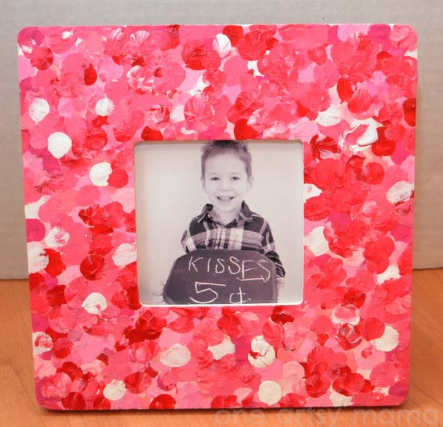 Valentine Fingerprint Photo Frame #valentine #crafts #kids #decorhomeideas