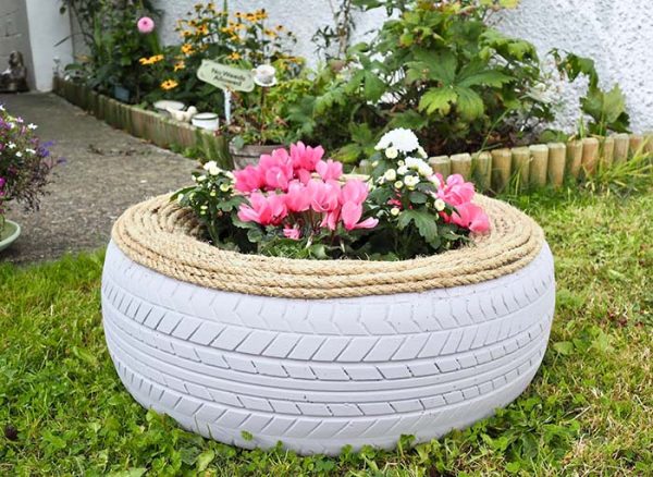 33 Amazingly Creative Ways To Transform Old Tires Into Garden Décor 