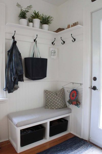 30 Best Small Entryway Decor Ideas For a Good First Impression