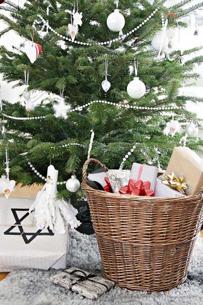 30 Minimalist Christmas Decor Ideas That Are Simple, But Charming
