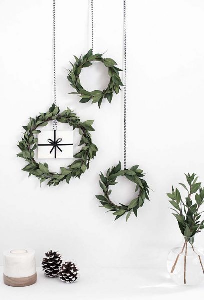 30 DIY Christmas Wall Decor Ideas to Fill Your Home with Holiday Cheer