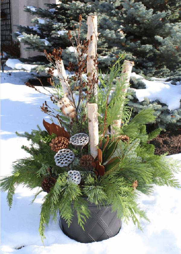 Rustic Birch and Evergreen Planter #Christmas #outdoor #planter #decorhomeideas