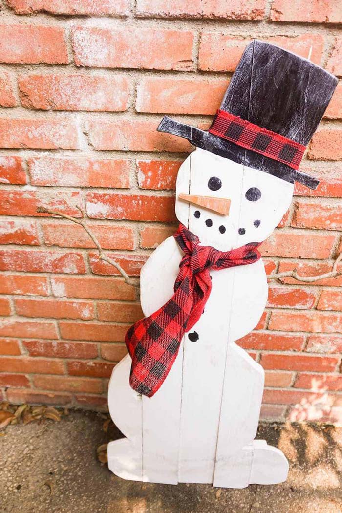 DIY Wooden Snowman #Christmas #snowman #crafts #decorhomeideas