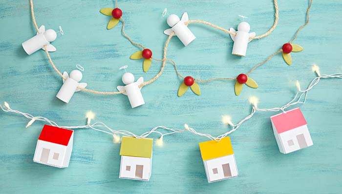 Lighted Houses #Christmas #DIY #garland #decorhomeideas