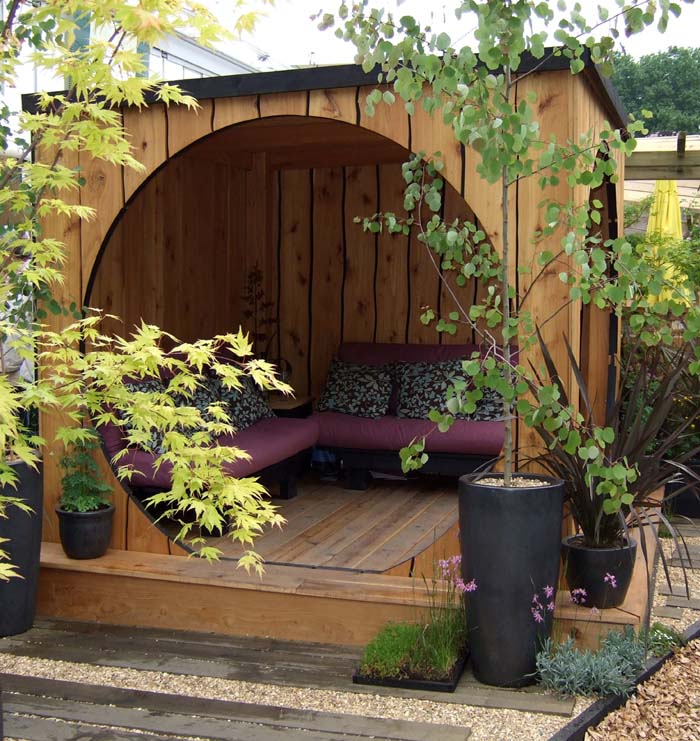 Hobbit-Hole Backyard Seating Area #backyardhouse #decorhomeideas