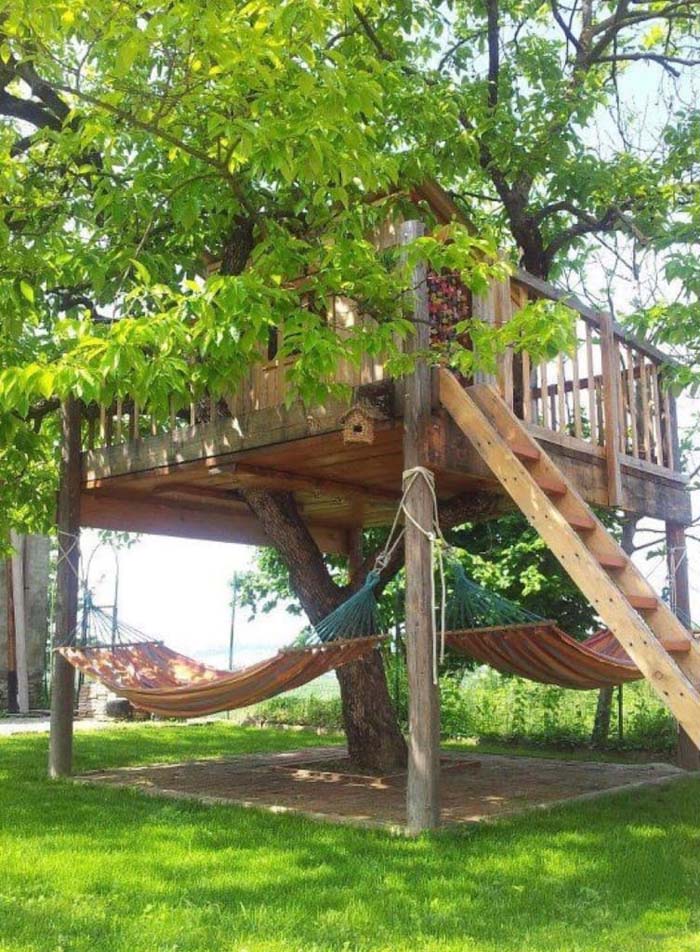 Treehouse with Lower Hammocks #backyardhouse #decorhomeideas