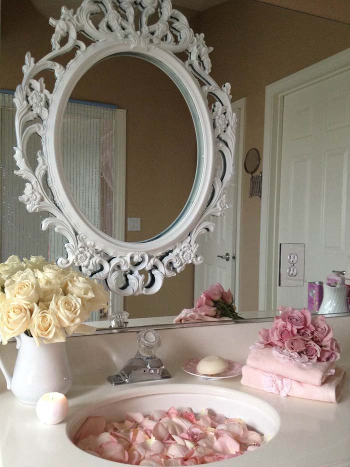 Pretty Vintage Above-Sink Mirror Frame #shabbychic #bathroom #decorhomeideas