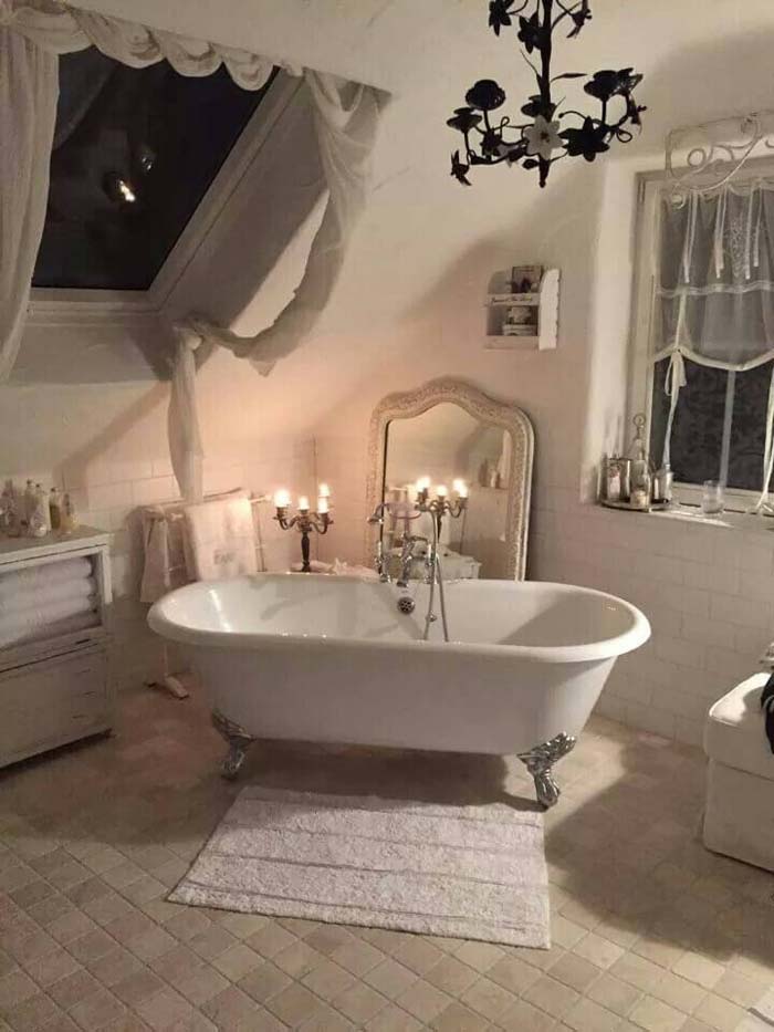 Shabby Chic Bathroom Décor with Clawfoot Tub #shabbychic #bathroom #decorhomeideas