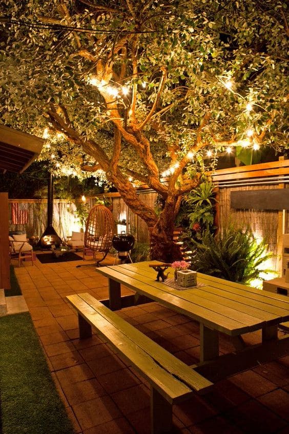 Such a Perfect Retreat for Relaxing and Entertaining! #backyard #outdoorspaces #decorhomeideas