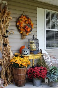 40 Best Farmhouse-Inspired Halloween Decor Ideas To Get The Spooky ...