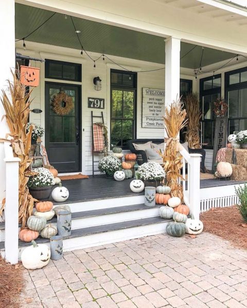 38 Best Farmhouse-Inspired Halloween Decor Ideas To Get The Spooky ...