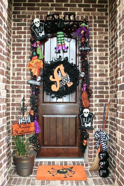 68 Chilling Halloween Front Porch Designs to Create a Scarily Welcoming ...