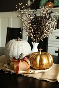 48 Easy DIY Thanksgiving Centerpieces To Wow Your Dinner Guests