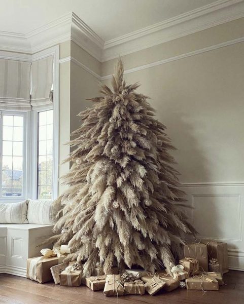 18 Amazing Pampas Grass Christmas Trees That Are This Season's Newest Trend