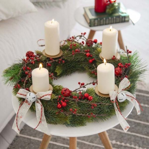 18 Fantastic White Candles Ideas To Create Beautiful Christmas Arrangements