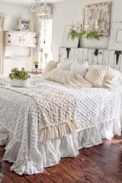 49 Beautiful Farmhouse Bedroom Design and Decor Ideas To Add More ...