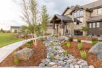 28 Beautiful Front Yard Landscaping Ideas With Rocks and Mulch