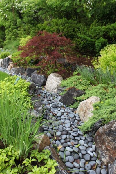 28 Best Dry River Bed Landscaping Ideas To Add More Visual Appeal To ...