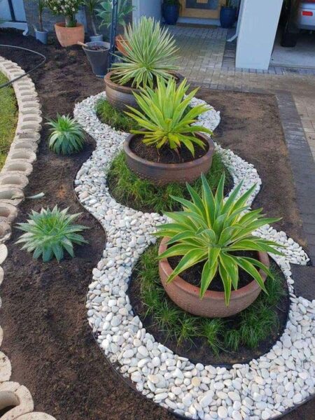 21 Best Black Mulch Landscaping Ideas To Create The Perfect Garden