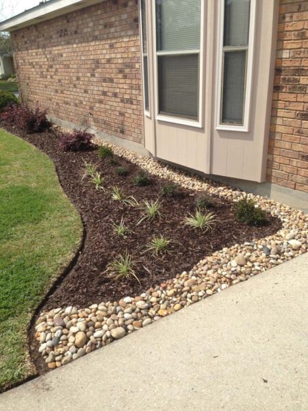 21 Best Black Mulch Landscaping Ideas To Create The Perfect Garden