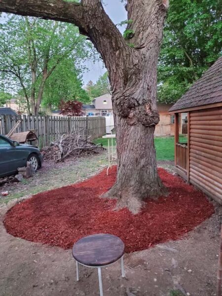 24 Beautiful Red Mulch Landscaping Ideas To Add More Color and Texture