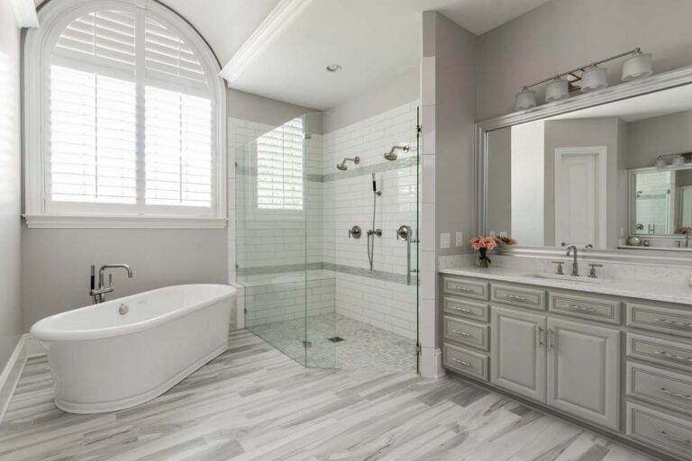 Grey Bathroom Ideas And Designs 18 768x512 