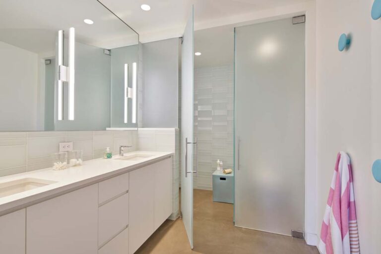Grey Bathroom Ideas And Designs 5 768x512 