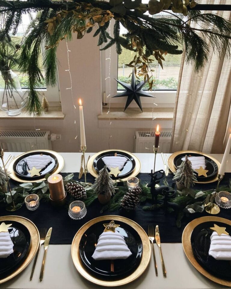 25 Luxurious Black and Gold Christmas Decor Ideas