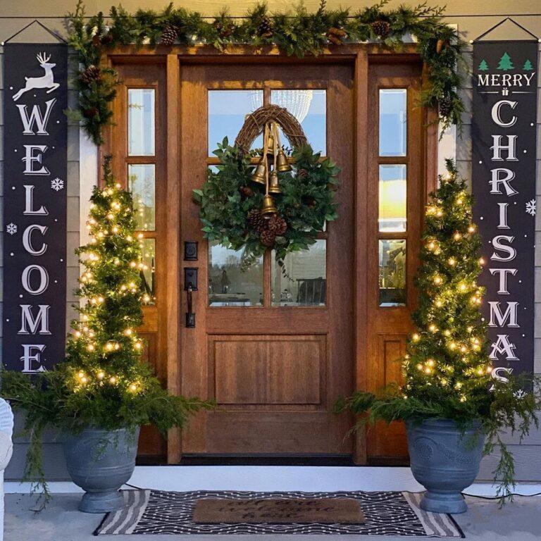 25 Enchanting Christmas Front Door Decor Ideas to Welcome the Season in ...