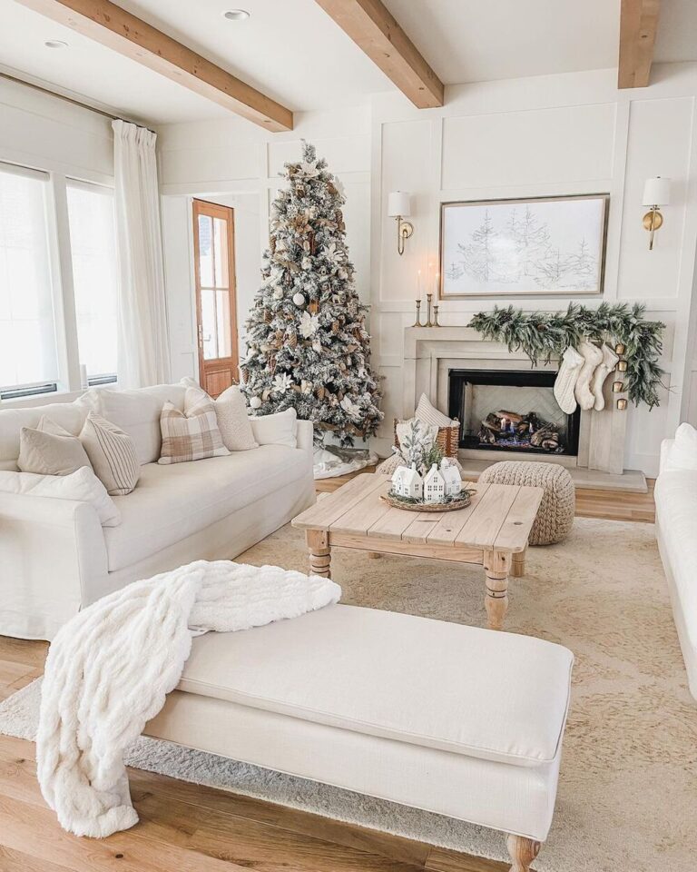 Festive Splendor Awaits: 25 Enchanting Christmas Mantle Decor Inspirations