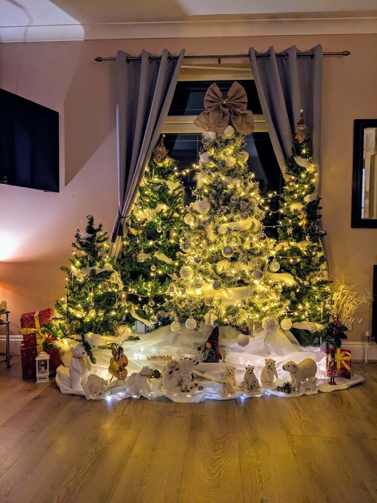 31 Creatively Captivating Christmas Trees of 2023