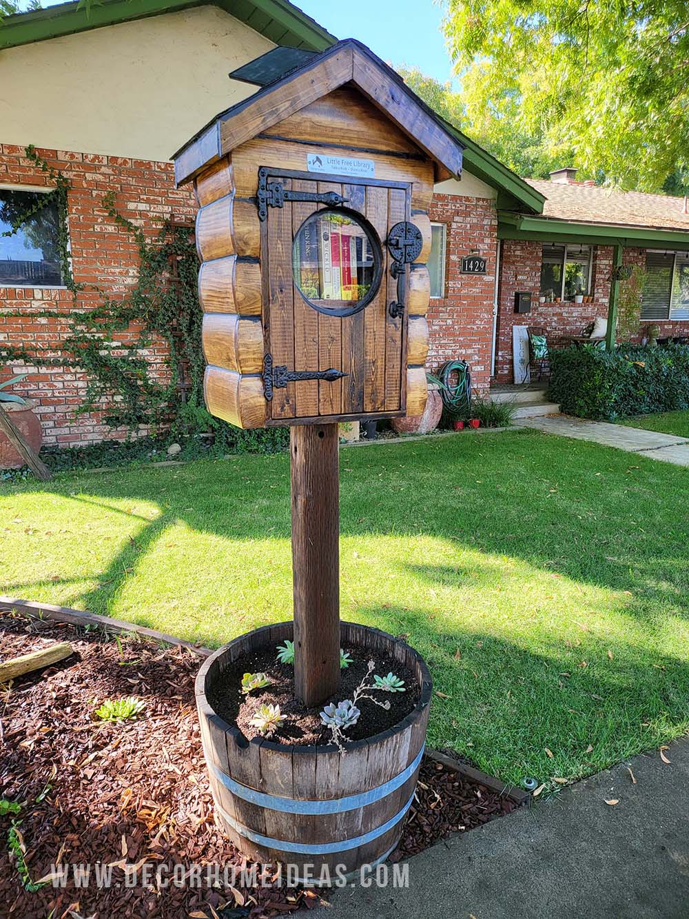 Small library outdoor decor