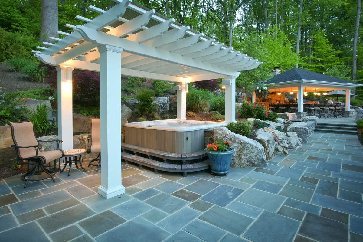 18-hot-tub-patio-ideas-17