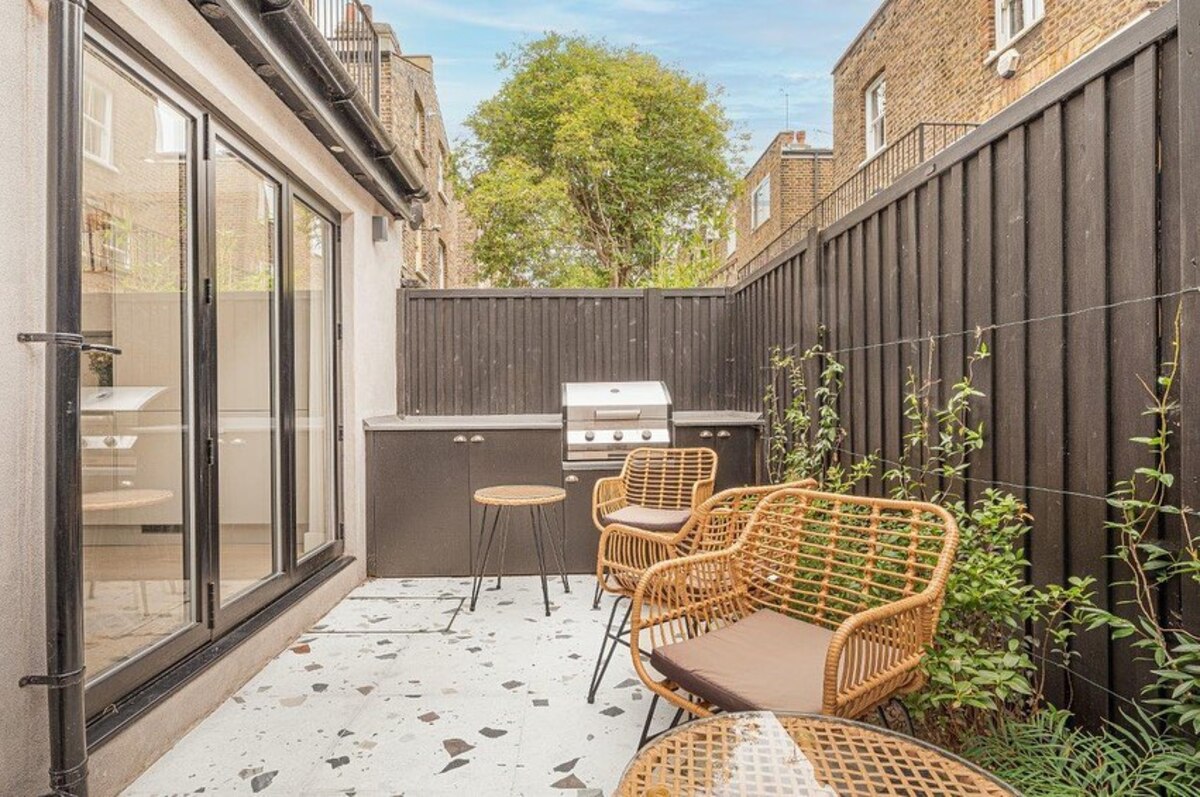 19 small apartment patio ideas 13