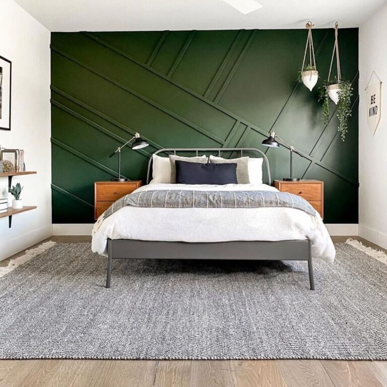 26 Enchanting Dark Green Accent Walls for an Exquisite Atmosphere